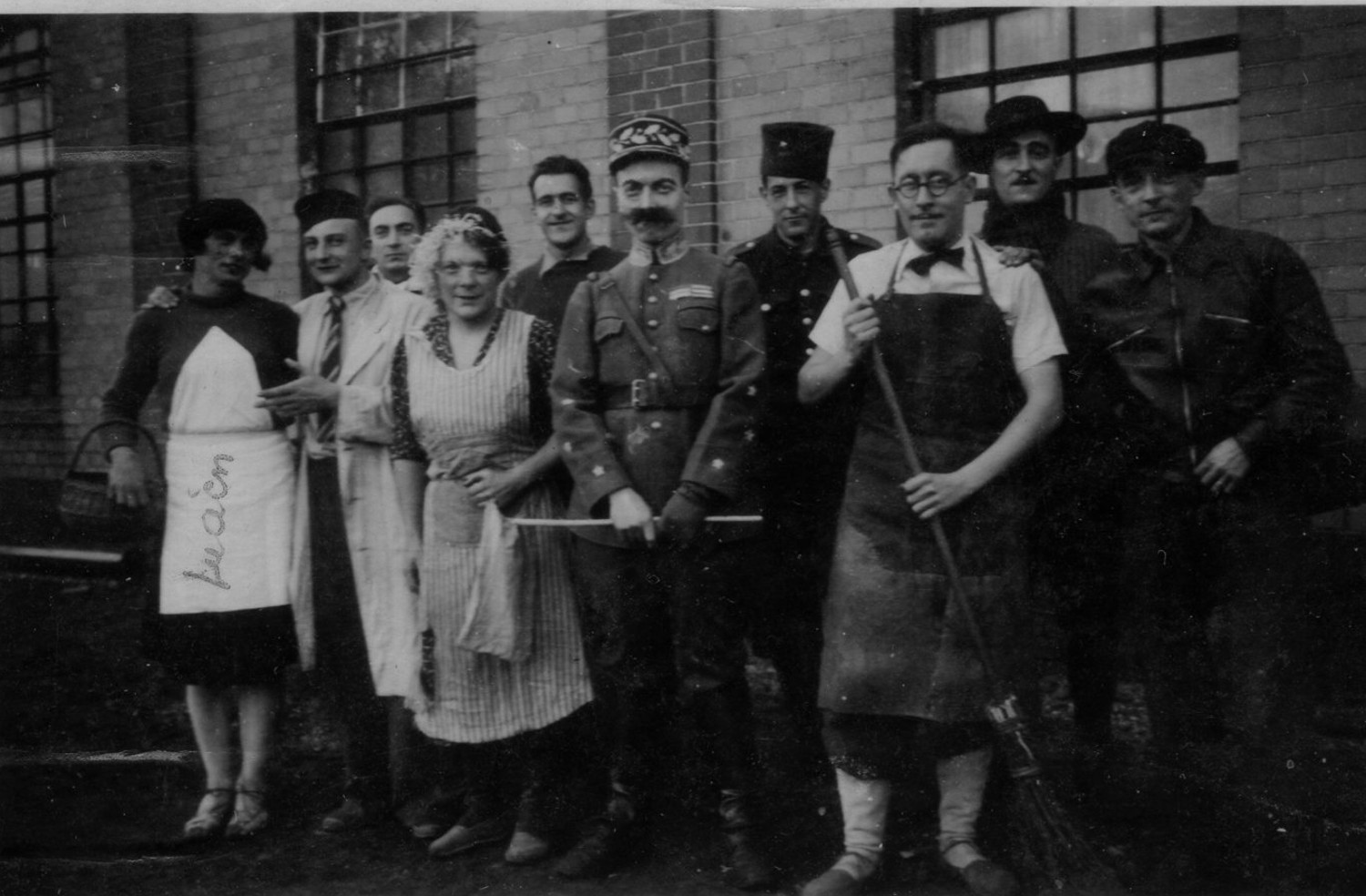 prisonnier-de-guerre-Lucien-Guézo-au-Stalag-VIII C-troupe-de-théatre ...